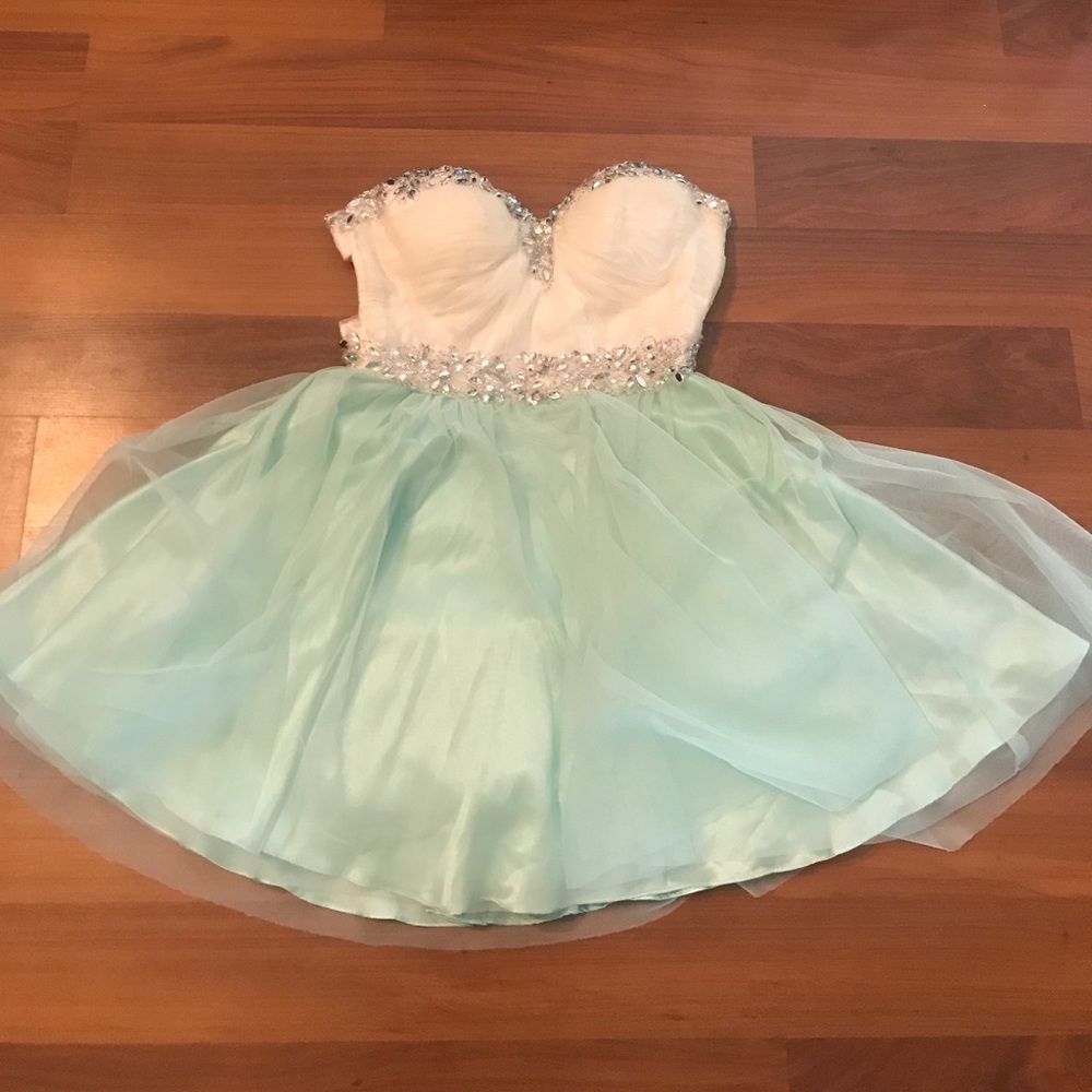 teal/white homecoming dress and detailed bodice